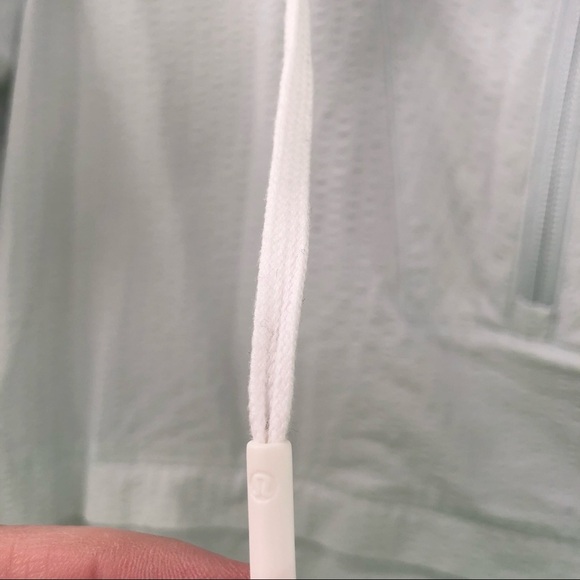 LULULEMON Pack Light Pullover Packable Jacket Windbreaker Lightweight Ocean Air - Picture 6 of 15